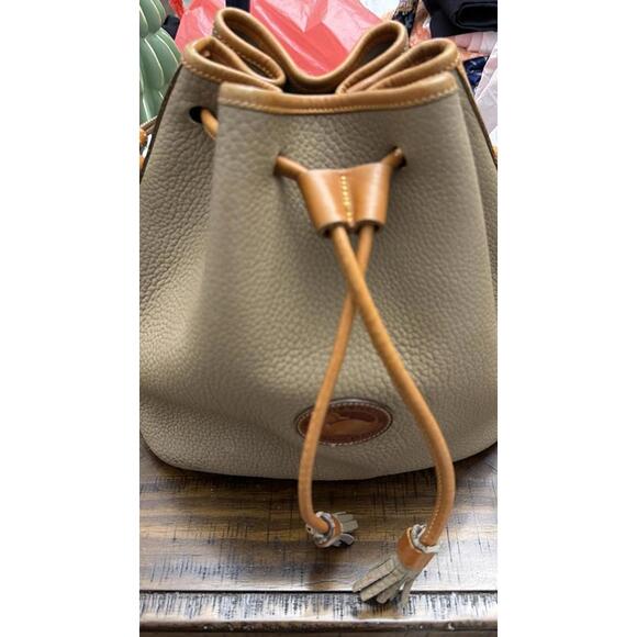 vintage Dooney & Bourke All-Weather Leather drawstring bucket bag in the taupe - Picture 13 of 15